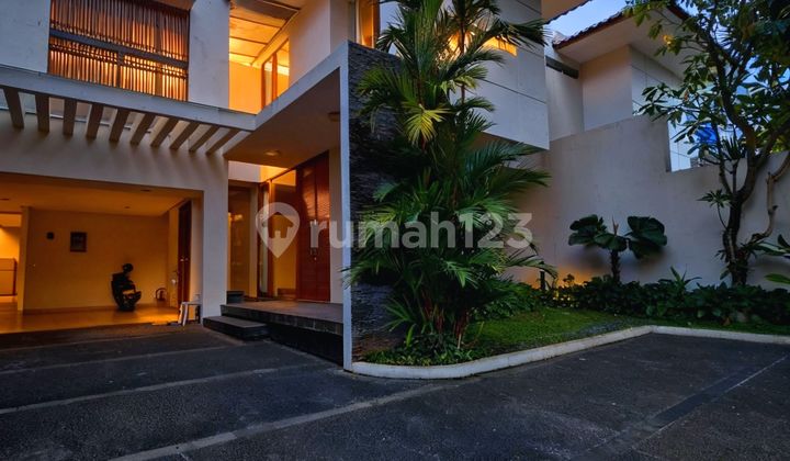 Dijual Rumah Mewah Tropical Kemang Lt 650 M² Swim Pool dan Garden Dijual Rumah Mewah Tropical Kemang Lt 650 M² Swim Pool dan Garden