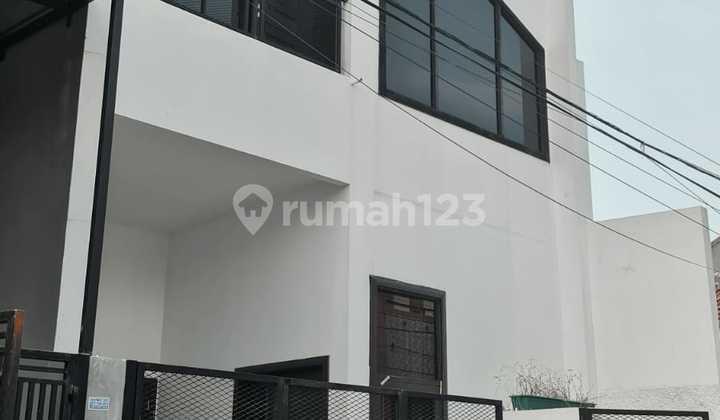 Rumah Industrial 2 Lantai Furnished Cipondoh