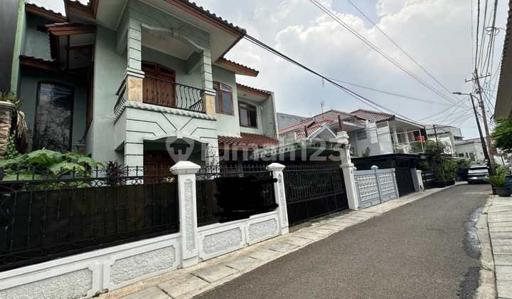 Dijual Cepat Rumah 3 Lantai Kebayoran Baru