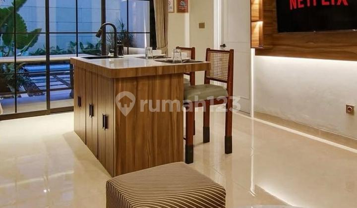Rumah European Classic 3 Lantai Kolam Renang Cempaka Putih 2