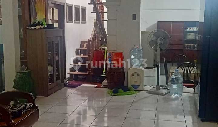 2-Story House in Tanjung Duren, West Jakarta 2-Story House in Tanjung Duren, West Jakarta