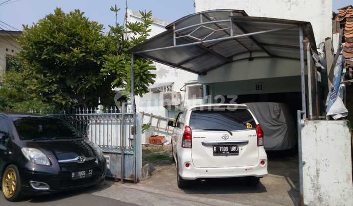 Dijual Cepat Rumah Luas 2 Lantai Kebon Jeruk