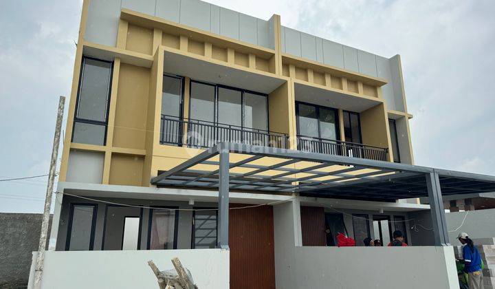 Rumah 2 Lantai Anvaya Di Jalan Utama Darmawangsa Residence