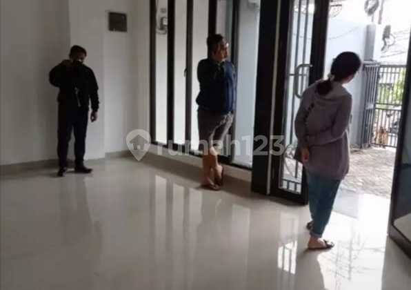 Dijual Cepat Ruko Baru 3 Lantai Kembangan 2
