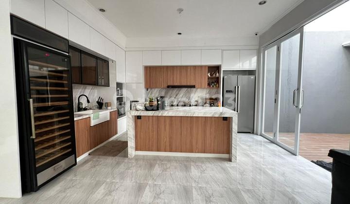 Dijual Rumah Mewah Kebayoran Lama Siap Huni, Baru Renov Dijual Rumah Mewah Kebayoran Lama Siap Huni, Baru Renov