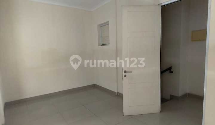 Casa Jardin Cheap Wide 7 House, Neat Condition West Jakarta 2
