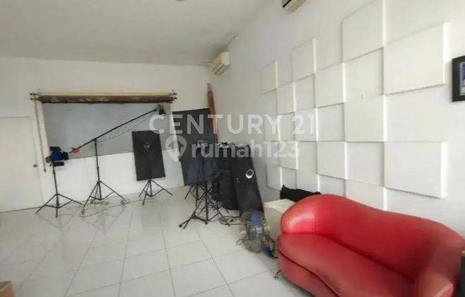 Dijual Rumah Bergaya Kontemporer Minimalis Di Taman Aries 2