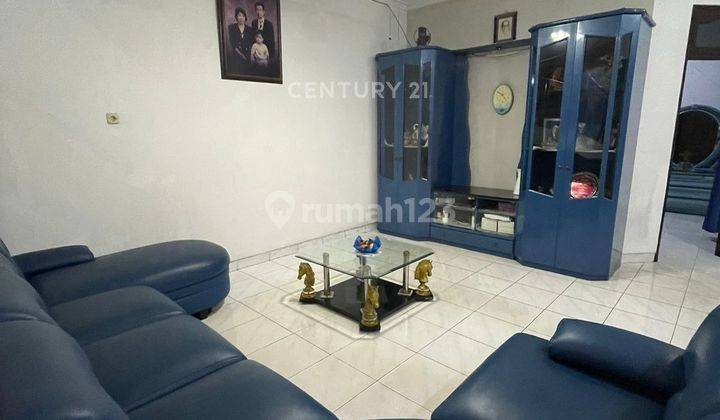 Rumah Lebar Dan Spacious Di Komplek Yg Nyaman Di Puri Indah 2