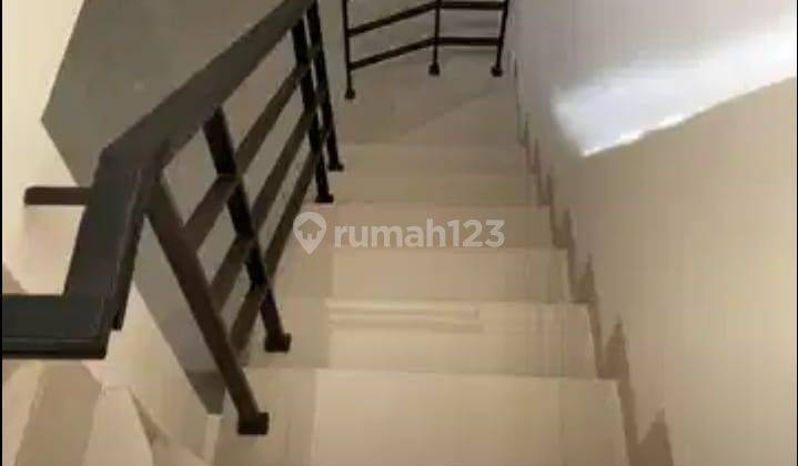 Disewakan Rumah Semi Furnished Cantik Meruya Jakarta Barat  2