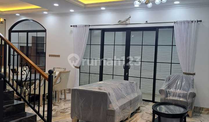 Rumah Alam Sutera Brand New, Luxury model American Classic