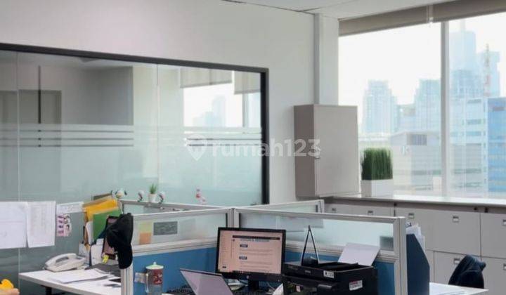 Sewa Kantor Full Furnish 110 M2 di Mega Plaza Kuningan, Hrg Terjangkau