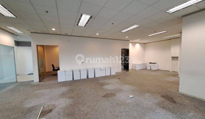 Sewa Murah Kantor Sdh Partisi 199 M2 di Menara Palma Kuningan, Nego 2