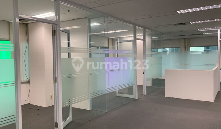 Sewa Kantor Sdh Partisi 409 M2 di Mayapada Tower Sudirman, Murah 2