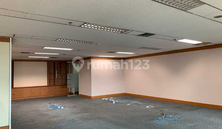 Sewa Kantor 306 M2 Sdh Partisi di Mayapada Tower Sudirman, Murah 2