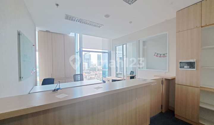 Sewa Kantor Eksklusif 1499 M2 Full Furnish di Wisma 46 Sudirman, Nego 2