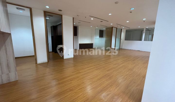 Sewa Kantor 150 M2 Sdh Partisi di Menara Sudirman Scbd, Hrg Nego