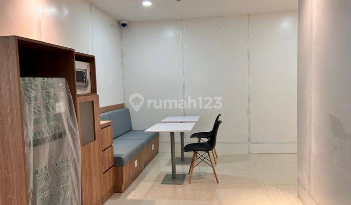 Sewa Kantor Eksklusif Full Furnish 279 M2 di Uob Plaza Thamrin, Nego 2