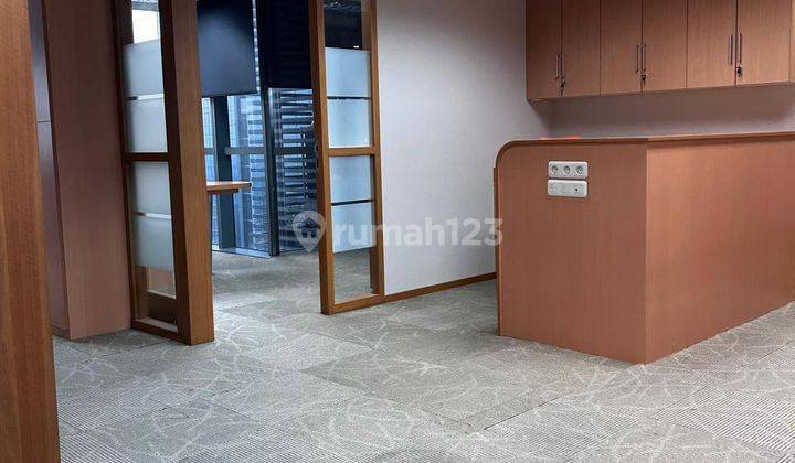 Sewa Kantor 131 M2 Semi Furnish di Uob Plaza Thamrin Jakpus, Hrg Nego