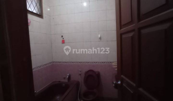 Di jual rumah 2 lantai siap huni di kalisari jakarta-timur  6