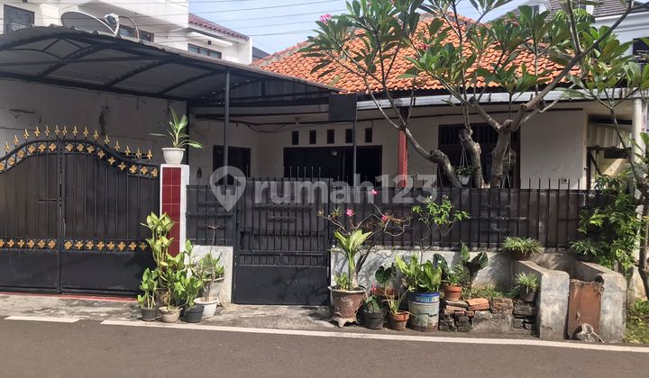 Dijual Rumah Lama Hitung Tanah di Ampera Kemang Jaksel Dijual Rumah Lama Hitung Tanah di Ampera Kemang Jaksel