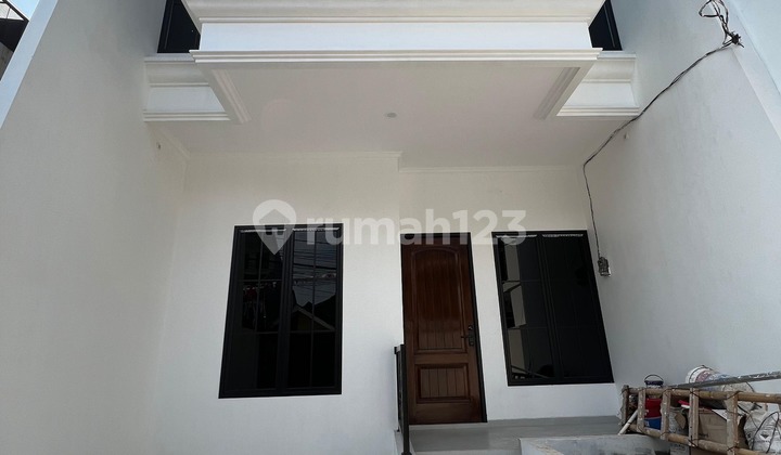 New Ready-to-Live House in Dikalisari, East Jakarta New Ready-to-Live House in Dikalisari, East Jakarta