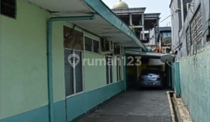 Rumah tua di Jalan Otista Jakarta Timur bebas banjir dekat tol 2