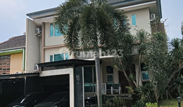 Modern Two-Story Hook House in Dicitragran Cibubur Near LRT Toll Road Modern Two-Story Hook House in Dicitragran Cibubur Near LRT Toll Road