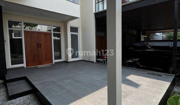 Rumah Green Lake City 
amerika Latin
ukuran 10x18m2 
luas Bangunan 400 M²
4 Lantai 
lantai Sudah Marmer. Harga 6,8 Milyar Nego 2