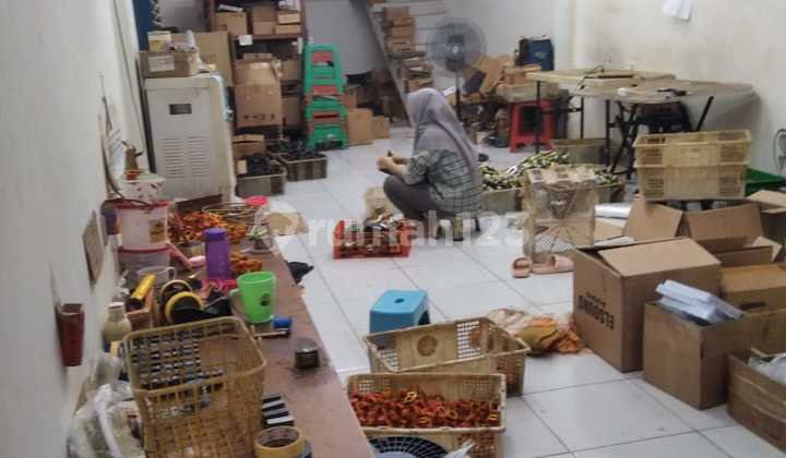 Ruko Kresek Rayaluas Tanah 108 M² ( 4x27 )luas Bangunan 250 M²bangunan 2,5 Lantai Full Ada Lift Barang Harga 2,9 Milyar Nego