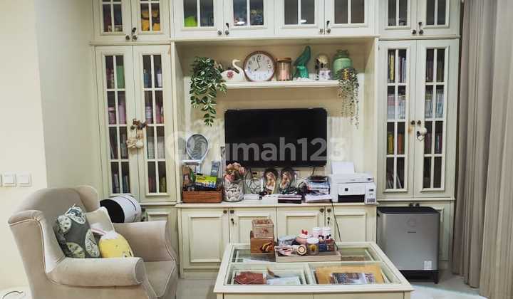 Rumah di Greenwich, Bsd Cluster Whitsand Luas Tanah 198 M² ( 9X22 )Luas Bangunan 176 M²Bangunan 2 Lantai 2+1 Kmr Tdr3+1 Kmr Mnd Listrik 7700 Watt Semi Furnish Hadap Utara Air Pam Surat SHM Harga 5 Milyar Nego