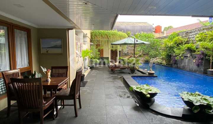 A Ready-to-Occupy Cozy House in Bintaro Sector 3, Pd. Betung, South Tangerang. Strategic Location. The house is cozy and features a pool with a nice layout. Large Living Room. Land Area 438M². Building Area 600M². Semi-Furnished. Price 7.5 Billion Negotiable. 2