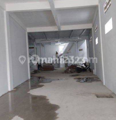 Gudang di Kembangan Jakarta Barat, Luas 956m, Shm, Bebas Banjir

Kembangan, Jakarta Barat

 2