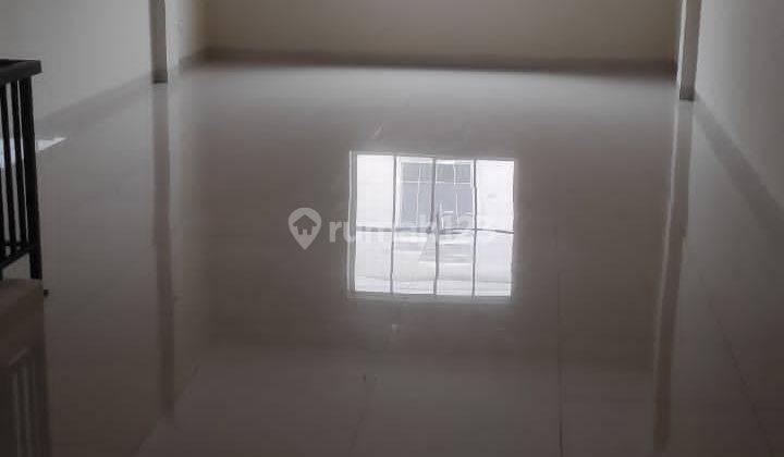 di Ruko CBD, Blok Cbd Hadap Samping. READY PAKAI DAN UNIT RAPI. Harga 3,5 Milyar Nego Dan Potong Uang Sewa. Green Lake City. Jakarta Barat 2
