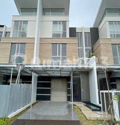 Rumah Chopin Mozart Golf Island Lift + Kolam Renang (10x35m)

Pantai Indah Kapuk, Jakarta Utara

 1