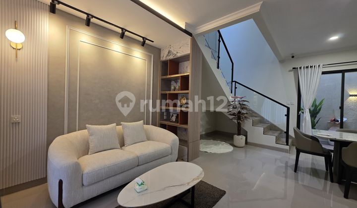 Brand New Fully Furnished Cluster Carson House - Summarecon Serpong Land Area 121.5 m² (9x13.5) Building Area 150 m² 4+1 Bedrooms 3+1 Bathrooms South Facing Fully Furnished Brand New Price 4.5 Billion Negotiable 2