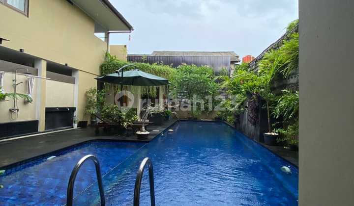 A Ready-to-Occupy Cozy House in Bintaro Sector 3, Pd. Betung, South Tangerang. Strategic Location. The house is cozy and features a pool with a nice layout. Large Living Room. Land Area 438M². Building Area 600M². Semi-Furnished. Price 7.5 Billion Negotiable.