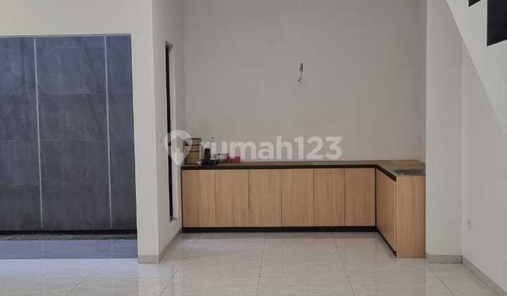 Rumah Metland Puri,Rumah Baru 2 Lantai. Lokasi Strategis Samping Toll. Uk7x15m². Bangunan 2 Lantai.harga 2,9 Milyar Nego