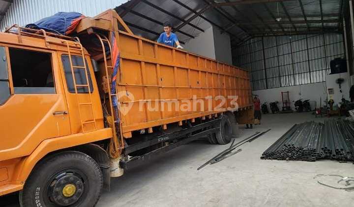 Warehouse in Pasar Kemis, Tangerang. Land Area 443m2, Building Area 430m2. Electricity 7500 Watt. Access for 20ft Container, Fuso & Tronton Trucks. Price 4.5 Billion Negotiable Until Deal. Warehouse in Pasar Kemis, Tangerang. Land Area 443m2, Building Area 430m2. Electricity 7500 Watt. Access for 20ft Container, Fuso & Tronton Trucks. Price 4.5 Billion Negotiable Until Deal.