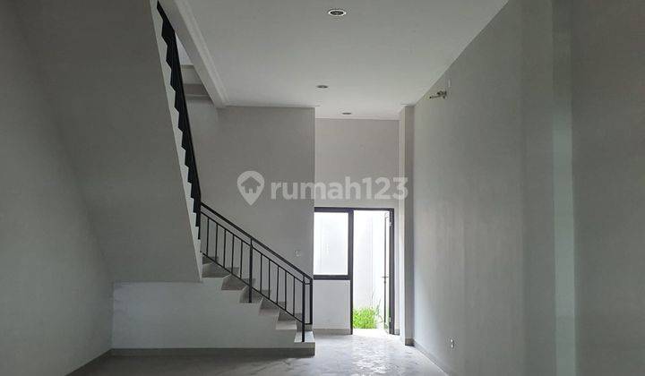 Di Ruko Shanghai Pik 2, Pantai Indah Kapuk. Harga 170jt/th2 1