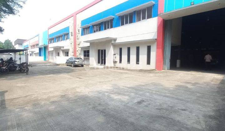 GUDANG DELTA SILICON 3  LIPPO CIKARANG
Luas tanah : 3.000 m²
Luas Bangunan :  2.600 m²
Office : 
Listrik 16.500 kva
Air : WTP 
Tersedia : WWTP 
Tinggi celling : kiri kanan 7 , tengah 9 
Kekuatan lantai : 2 ton per meter persegi 
produksi : bisa 
IMB : gud 1