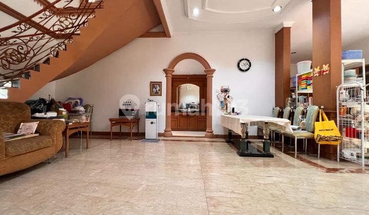 Sunter Paradise 3, North Jakarta
Land Area: 345 m²
Building Area: 500 m²
4+1 Bedrooms
3+1 Bathrooms
Two-Story Building
Semi-Furnished
5,500 Watt Electricity
Spacious Living Room
Spacious Dining Room
Garage for 2 Cars
Carport for 2 Cars
Price: 10 Billion (Negotiable) 2