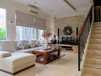 BSD House, Victoria River Park Cluster. Strategic and Prime Location in BSD. Many Culinary Centers, Schools, Hospitals, and Toll Access. Land Area 200m2. Building Area 202m2. Price 4 Billion Negotiable. 2