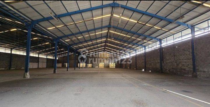Gudang Cikarang Utara. Lokasi Pasar Gombong. Luas Tanah 1,7 Ha. Luas Bangunan 8491 M². Listrik 53rb Watt. Ada Office. Harga 5,5 Milyar/th 2