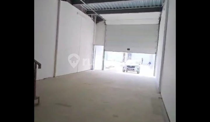 New Warehouse in Taman Tekno X BSD
Land Area 132 m²
Building Area 120 m²
Documents: PPJB
Utilities: Pam Water, 6,600 Watt Electricity
1 Bathroom
Mezzanine for Office
Cash Only
Outstanding Bank Loan Still Exists
Price: 3.4 Billion (Negotiable) New Warehouse in Taman Tekno X BSD
Land Area 132 m²
Building Area 120 m²
Documents: PPJB
Utilities: Pam Water, 6,600 Watt Electricity
1 Bathroom
Mezzanine for Office
Cash Only
Outstanding Bank Loan Still Exists
Price: 3.4 Billion (Negotiable)