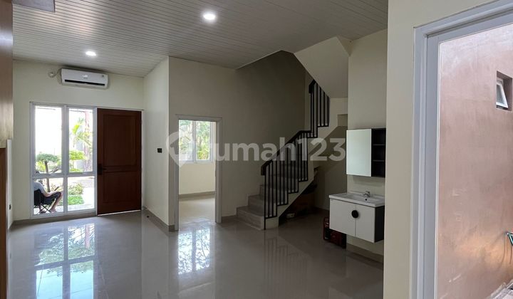 Rumah Whelford Greenwich, Bsd City Luas Tanah 84 M² (6X14) Luas Bangunan 151 M² Bangunan 3 Lantai 3+1 Kamar Tidur 4 Kamar Mandi Loft/ Attic Room Carport 2 Mobil Surat PPJB Listrik 3500W | Ac 1 | Water Heater 1 Kitchen Set Area Jemur & Laundry | Ruang Kerj