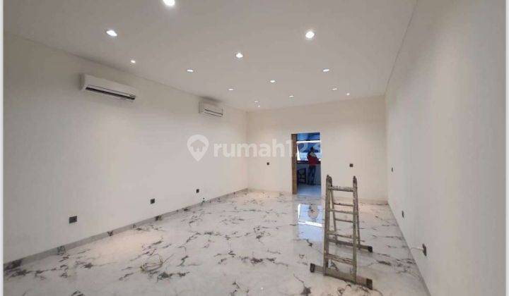 Ruko Puri Kencana
Luas Tanah 63 m² ( 4,5x14 )
Luas Bangunan 220 m²
4 Kamar Mandi
Bangunan 3,5 Lantai
Hadap Utara
Listrik 16.500 Watt
Ac 5 unit
Harga 5,7 Milyar Nego 2