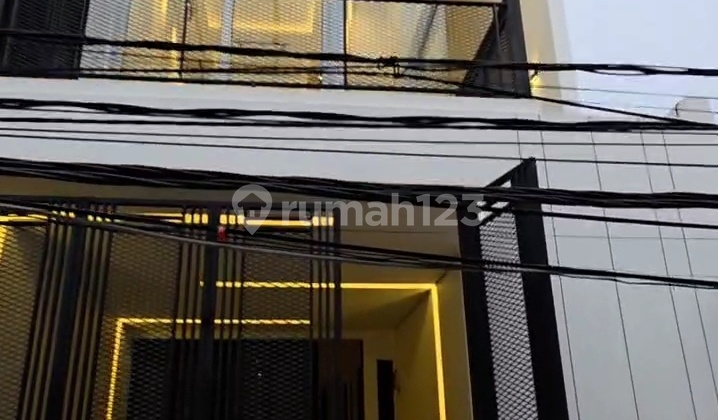 Rumah Baru Di Muara Karang. Luas Tanah 75m2. Luas Bangunan 270m2. Bangunan 4 Lantai. Harga 3,9 Milyar Nego
