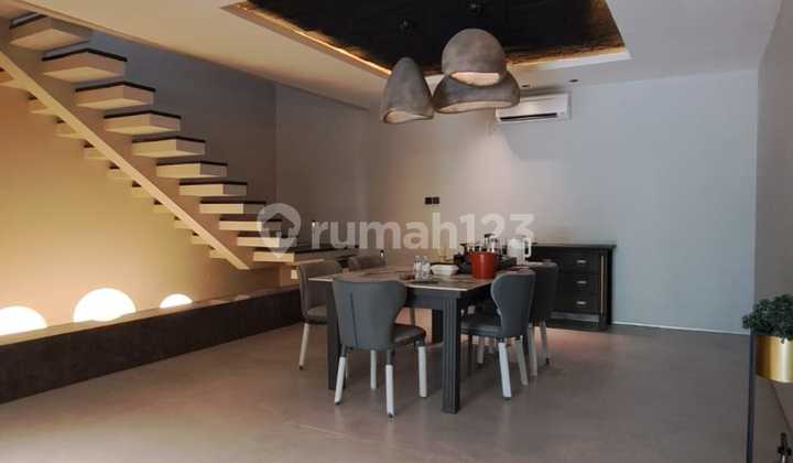 Rumah Di Alam Sutera, Rumah Dari Pembangunan Kontraktor Dan Disegn Interior. Full Furnish Mewah. Lokasi Strategis. Surat Shm. Harga 6,8 Milyar Nego 2