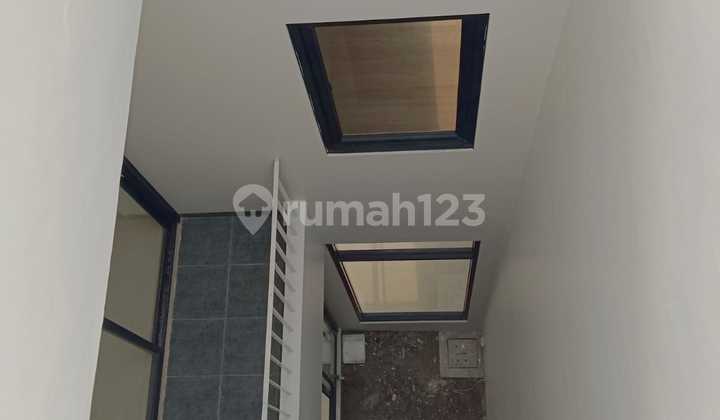 Rumah Baru Metland Puri Luas Tanah 135 M² ( 9X15 )Luas Bangunan 251.95 M² Surat SHM Hadap Tenggara Kmr Tdr 3+1 Kmr Mandi 4+1 Garden Teras & Balkon. Harga 4 Milyar Nego