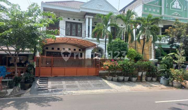 Rumah Di Kemayoran Jalan Zamrut Raya, Luas Tanah 276m2. Luas Bangunan 340m2. Harga Lelang 8,8 Milyar Jauh Dari Harga Pasar